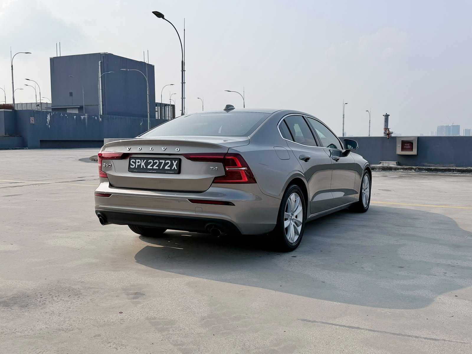 Volvo S60 T4 Momentum photo 2